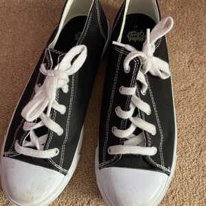 Black & white unisex sneakers